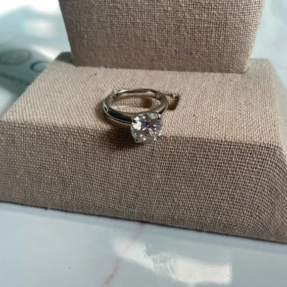❗️SOLD❗️3 CT Moissanite Ring - Picture 2 of 7